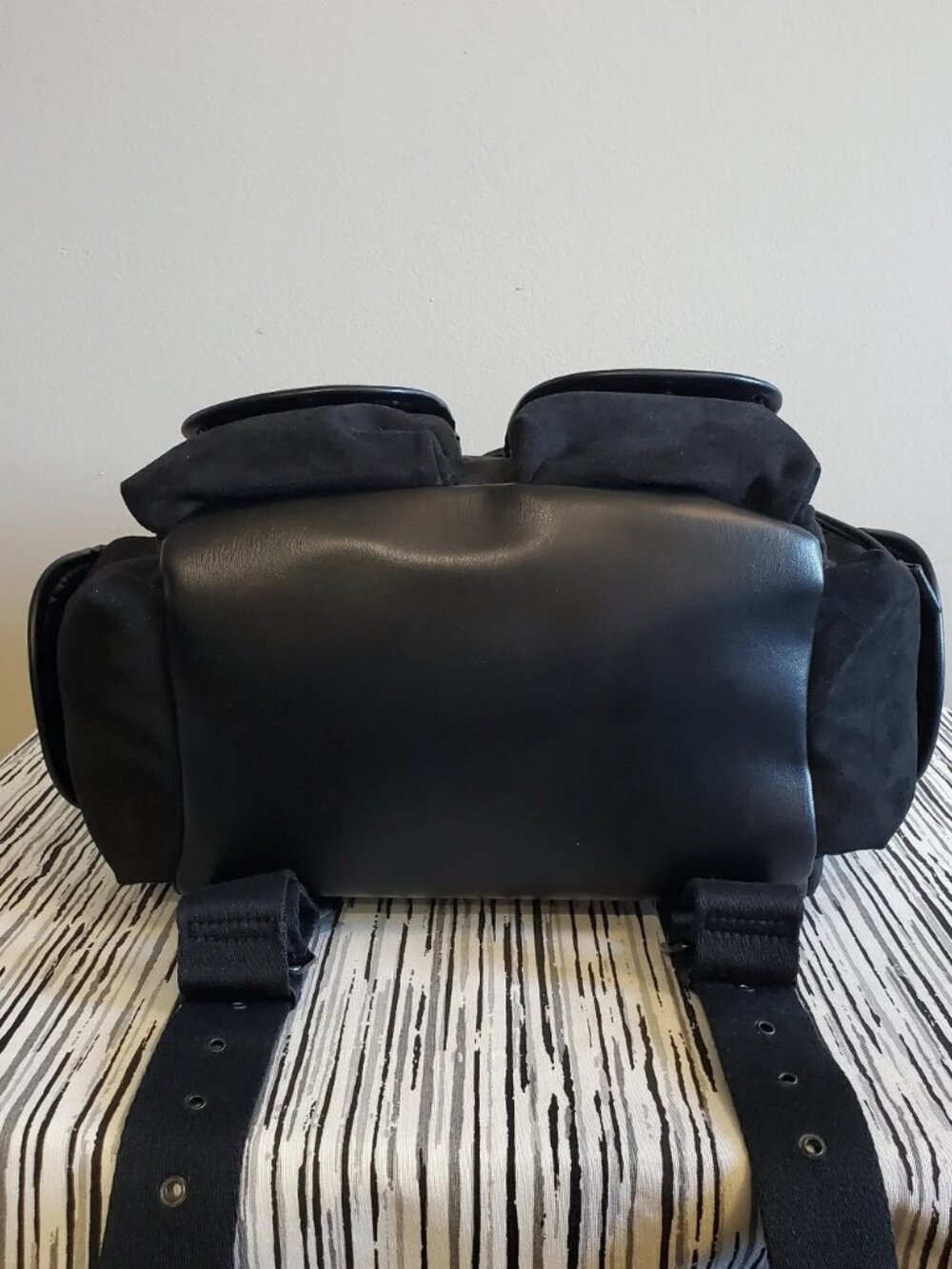Steve Madden Bzelda Black Suede Backpack NWT Retail $108 - Picture 4 of 9